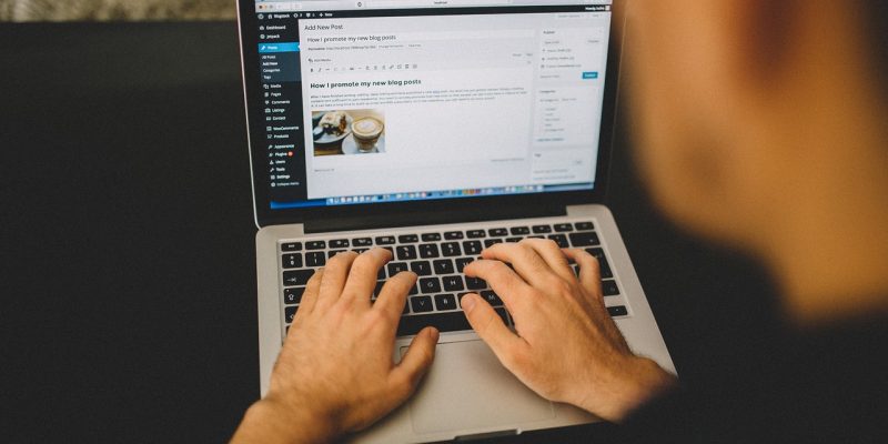 Perbandingan Weebly vs WordPress: Mana yang Terbaik?